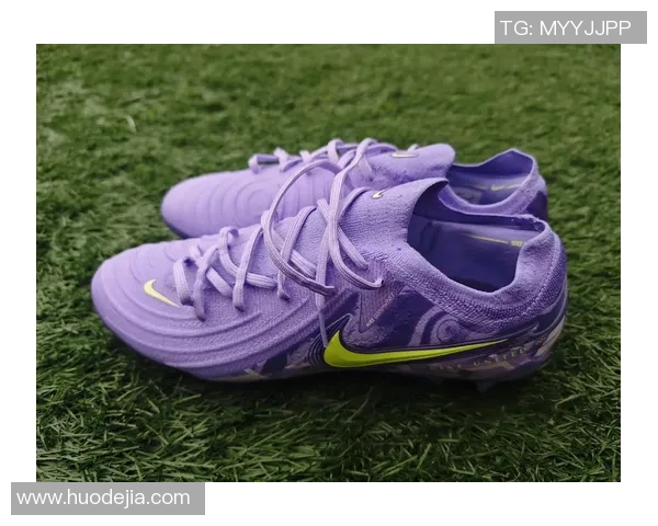 日本紫色足球明星的传奇故事与成就解析