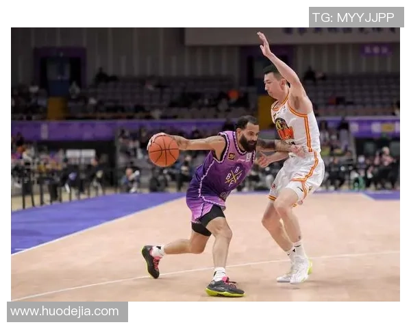 赛后分析:杭州篮球队与重庆篮球队的战术意识与表现对比 赛后分析:杭州篮球队与重庆篮球队的战术意识与表现对比