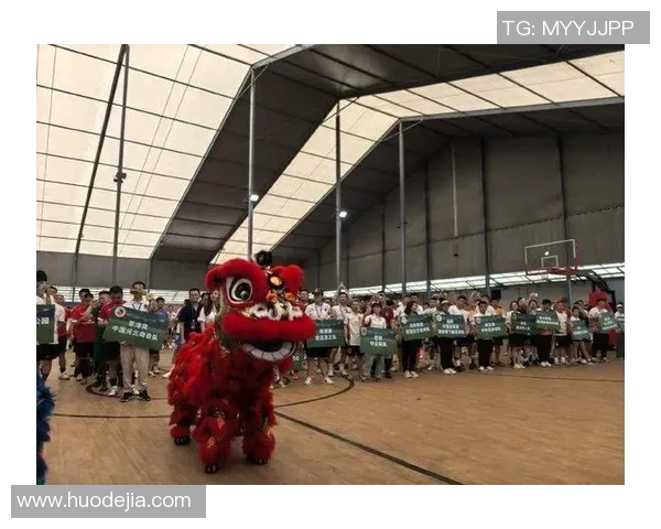 足球明星与舞狮文化的精彩碰撞高清图片展示 足球明星与舞狮文化的精彩碰撞高清图片展示