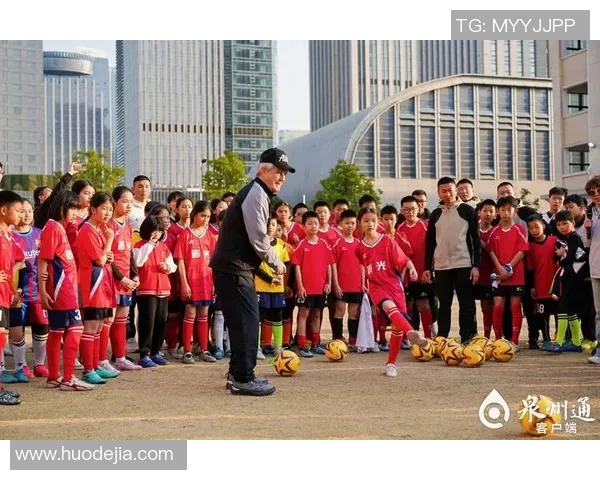 足球明星们的舞蹈魅力瞬间剪辑展示让你领略他们场外的风采与活力